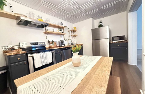 Verona Apartment | Full Kitchen, Near Oakmont CC