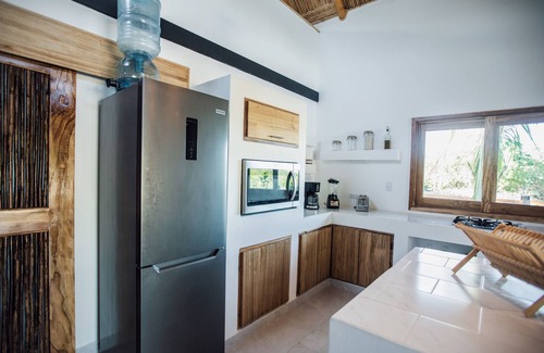 Popoyo House | Full new Hoku Casita. 1 min walk to the beach!