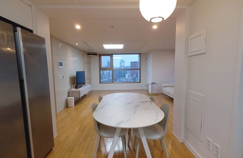 Songpa Apartment | Full option Banpo Apartment in Seoul, 3,7,9-line subway, Bus Terminal 3 minutes.