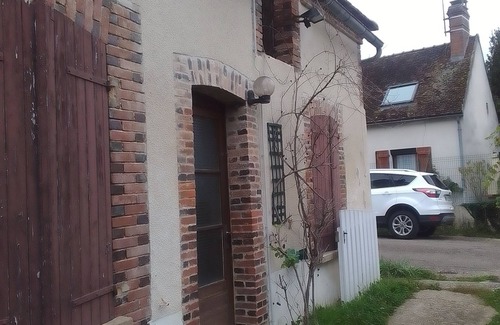 La Celle-Saint-Cyr Apartment | Fully equipped house. Total peace and comfort.