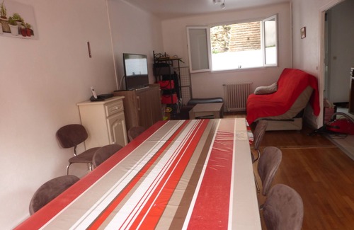 Saint-Cere Apartment | Fully equipped apartment in the center of town, no pets allowed