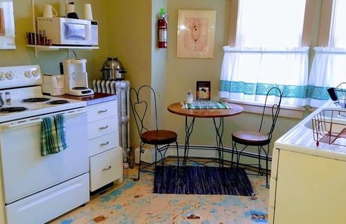 Calumet Apartment | Fully equipped apartment for short term vacation rentals!
