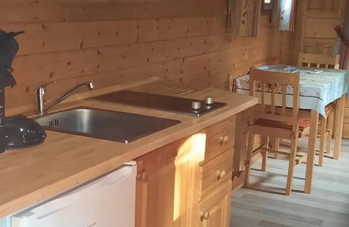 Saint-Thibery Ski Chalet | Fully-equipped caravan in the Languedoc countryside. Nature, calm.