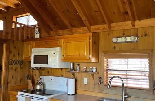 Alto Cabin | Fully equipped cabin for a weekend getaway with propane grill and hot tub