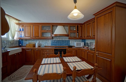 Galaxidi House | Fully equipped, family house near the sea for rent