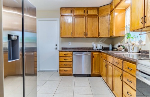 West Melbourne House | Fully Equipped Pool House- 5 mins from Downtown Melbourne