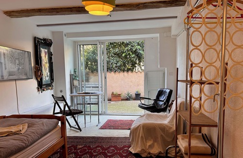 Magagnosc Bed & Breakfast | Fully equipped room in village apartment