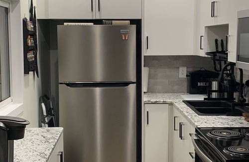 Owen Sound Apartment | Fully furnished 1 bedroom, laundry, kitchen, parking tent, Internet, Netflix