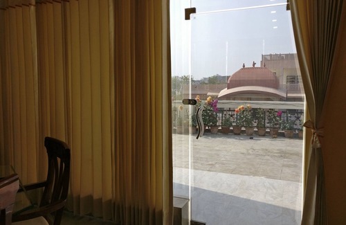 Gomti Nagar Villa | Fully Furnished 1BHK, Unit SA2 for families - room, lobby, kitchen, bathroom