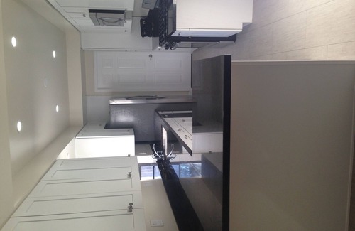 Chatsworth House | Fully furnished, 2050 Sq foot 4 bedroom, dining, large living room,den&Jacuzzi
