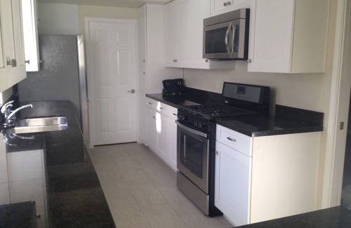Chatsworth House | Fully furnished, 2050 Sq foot 4 bedroom, dining, large living room,den&Jacuzzi