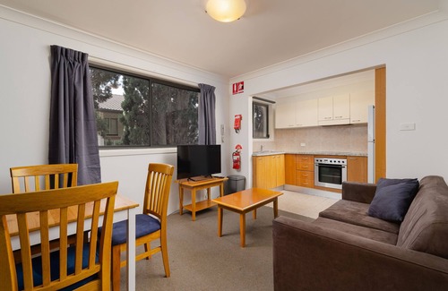Hornsby Apartment | Fully Furnished and Equipped 1 Bedroom Apartment In Hornsby