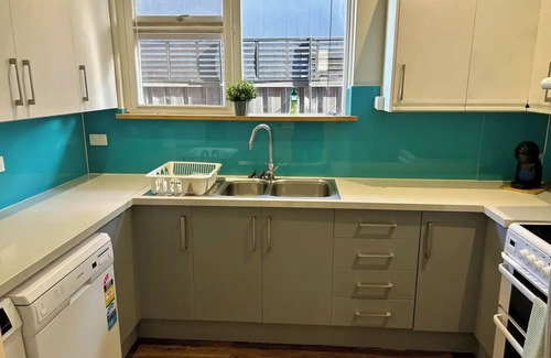 Hove Apartment | Fully furnished apartment in Hove, Stay Smart with kitchen, dining and bathroom