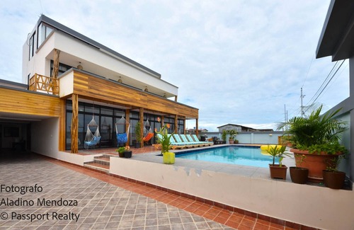 San Clemente House | Fully Furnished Beachfront House Pool and Jacuzzi Sleep 17 People