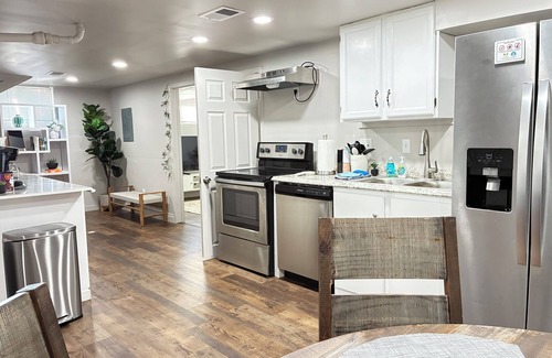 North Aurora Apartment | Fully Furnished Cozy 3 Bedroom Unit