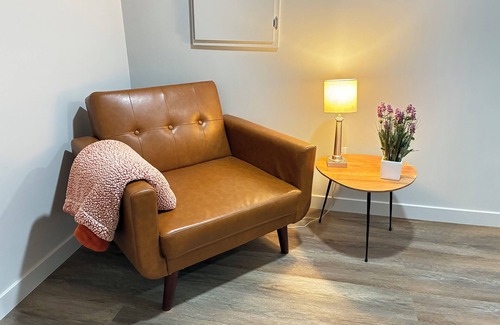 North Aurora Apartment | Fully Furnished Cozy 3 Bedroom Unit