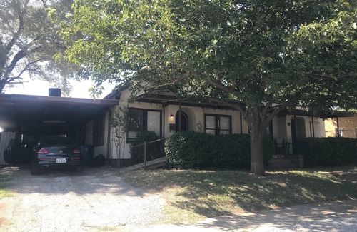 Sweetwater House | Fully furnished duplex in quiet neighborhood