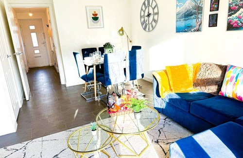 Bordesley House | Fully Furnished Home with Parking, Private Garden, Sleep 9