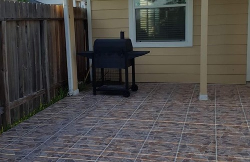 Barker House | Fully Furnished Luxury Townhome in Copperfield Area, West Houston