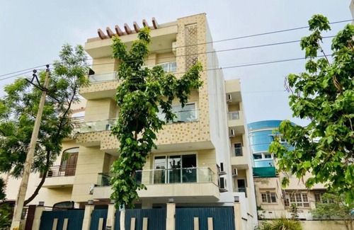 DLF City Apartment | Fully Furnished One Bedroom Apartment with Hall, Kitchen and Balcony-Cyber City