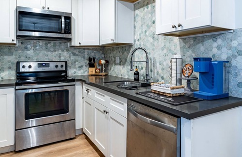 Goleta Condo | Fully Furnished w/Wifi & Patio, 2 mi to USCB & Beach & 7 mi to Cottage Hospital