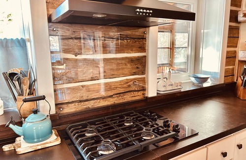 Biwabik House | Fully modernized historic log cabin near Giants Ridge