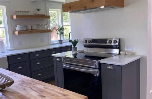 Grangeville House | Fully remodeled 1920’s Family size Whole house, 4 bedroom 2.5 bath, 2000 sq ft