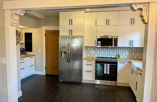 Wallace House | Fully remodeled historical home -Downtown Wallace