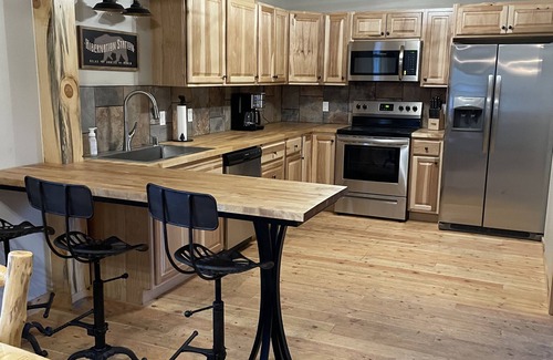 Saddlestring Cabin | Fully Remodeled Story Cabin minutes from mountain trails!