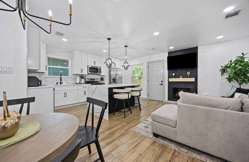 Parker Lane House | Fully renovated 2-bedroom house with spacious cover patio in Downtown Austin