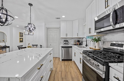 Parker Lane House | Fully renovated 2-bedroom house with spacious cover patio in Downtown Austin