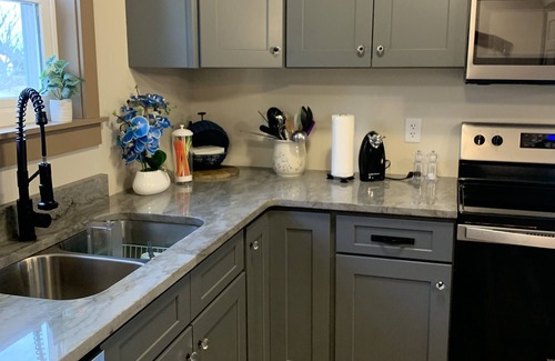 Corinth House | Fully renovated 3 bedroom 2 bath 5 miles to Ark Encounter with wheelchair access