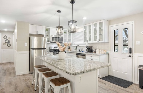 Wasco House | Fully Renovated 4 BR/2BA House. Great location! Close to restaurants and parks.