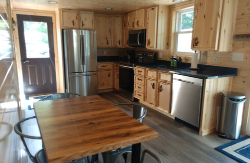Tomahawk Cabin | Fully Renovated Cabin on Lake Nokomis/Bridge Lake