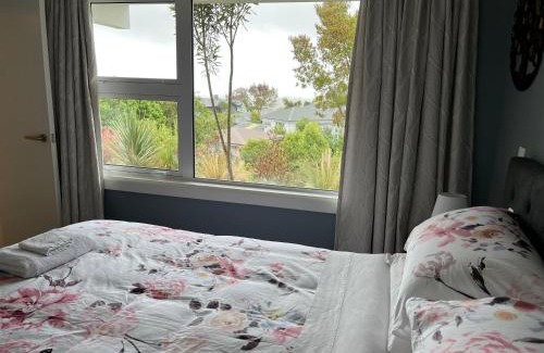 Cashmere Apartment | Fully Renovated Hillside Apartment Close To City