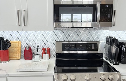Vista East House | Fully renovated, on a lake, and close to Orlando Attractions