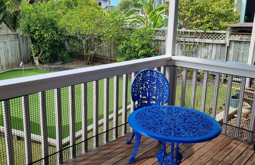 Stanmore Bay House | Fully self contained guest suite, beautiful sea views. 7 minutes walk to beach