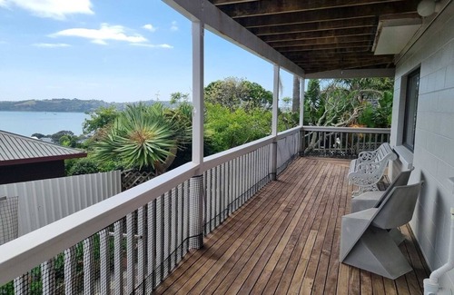 Stanmore Bay House | Fully self contained guest suite, beautiful sea views. 7 minutes walk to beach