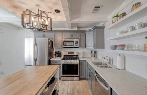 Georgetown House | Fully-stocked home with cowboy pool & luxury beds
