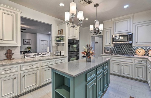 Clodine Villa | Fulshear Vacation Rental w/Guest House & Deck!