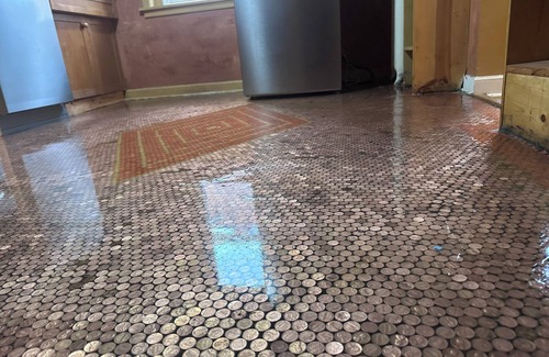 Virginia Apartment | Fun 2-bedroom downtown 2nd floor loft style apartment with WiFi and theater room