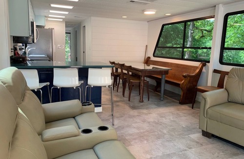 Omaha Boat Rental | FUN! BOAT Cabin w/Private hot tub quiet outdoor space. Cricket Marina & Branson