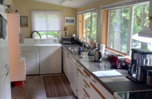 Fauquier Cottage | Fun Family & Hot Springs Rd trip @ the Lavender Cottage: Golf-Soak-Beach-Repeat!