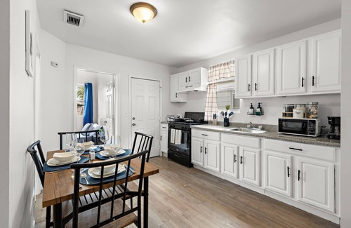 Weequahic Condo | Fun Family getaway - NYC & NWK w/free parking