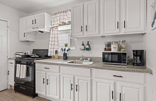 Weequahic Condo | Fun Family getaway - NYC & NWK w/free parking