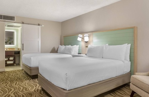 Lake Buena Vista Hotel | Fun-Filled Disney Vacation Haven! 2 Outdoor Pools, Shuttle to Disney Parks!