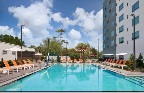 Williamsburg House | Fun for the Whole Family! 4 Great Units, Pool, Bar/Lounge, Pet-Friendly