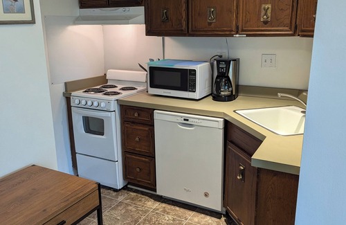 Daphne Apartment | Fun Little Studio in Daphne - Great location