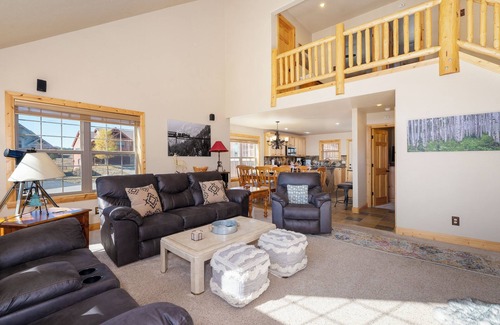 Pole Creek House | Fun pet friendly 4 bedroom hot tub and Air Conditioning