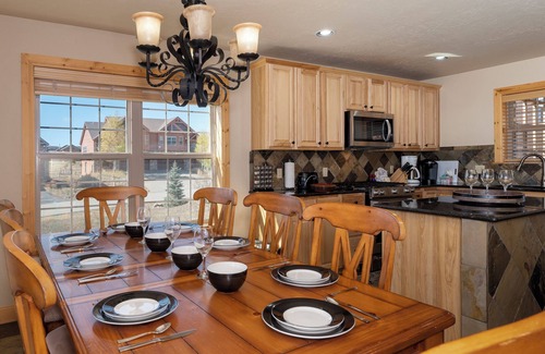 Pole Creek House | Fun pet friendly 4 bedroom hot tub and Air Conditioning